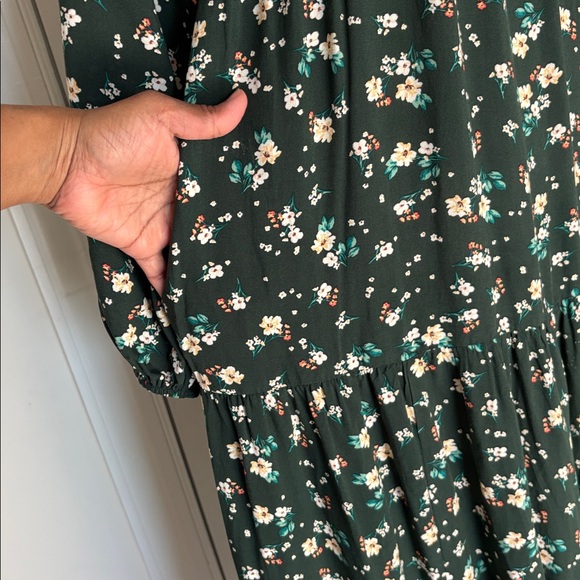 Old Navy Size Medium Long-Sleeve Tiered Floral Maxi Swing Dress with Pockets - Picture 8 of 13
